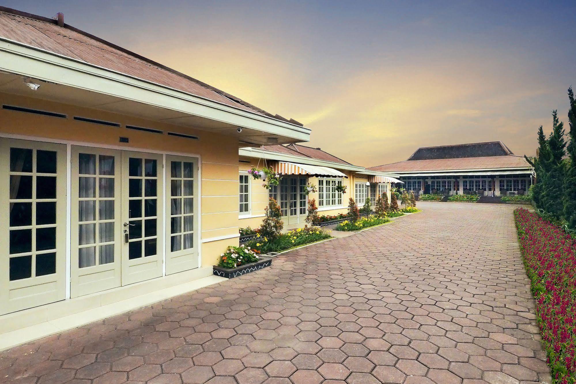 Hotel Indah Palace Tawangmangu Eksteriør billede